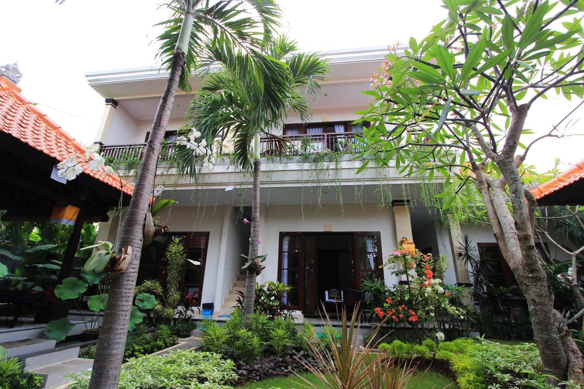 Gatra Ubud Inn Exterior photo