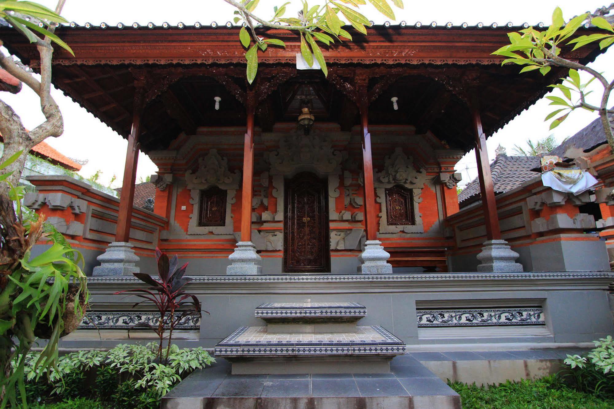 Gatra Ubud Inn Exterior photo