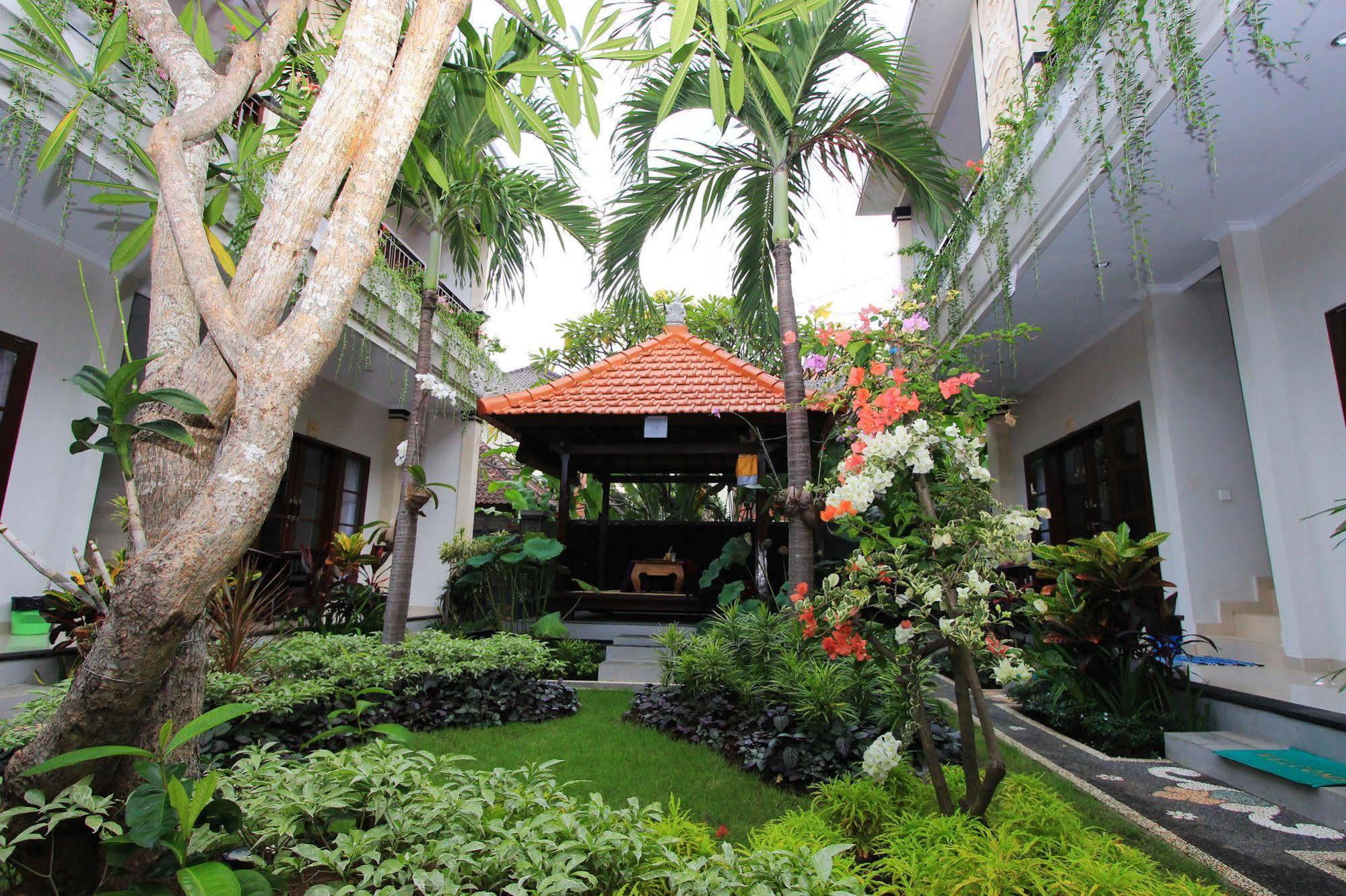 Gatra Ubud Inn Exterior photo