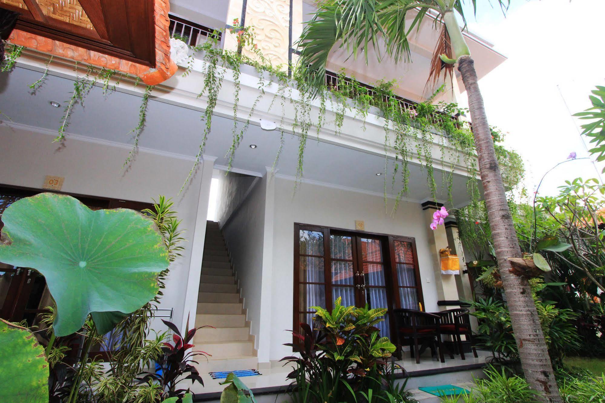 Gatra Ubud Inn Exterior photo