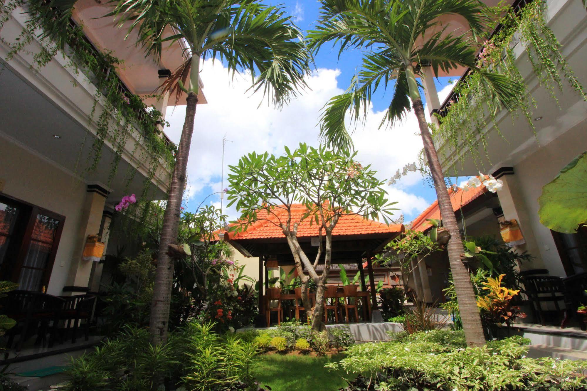 Gatra Ubud Inn Exterior photo